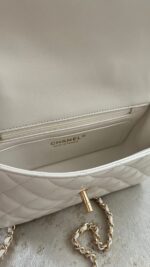 ⁦Chanel 
Mini Bag White Leather⁩ - الصورة ⁦5⁩