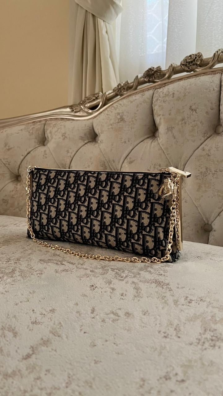 666a13a6-fb62-4c9b-a821-2a5a7a87a1e3.jpeg DIOR - الصورة 1