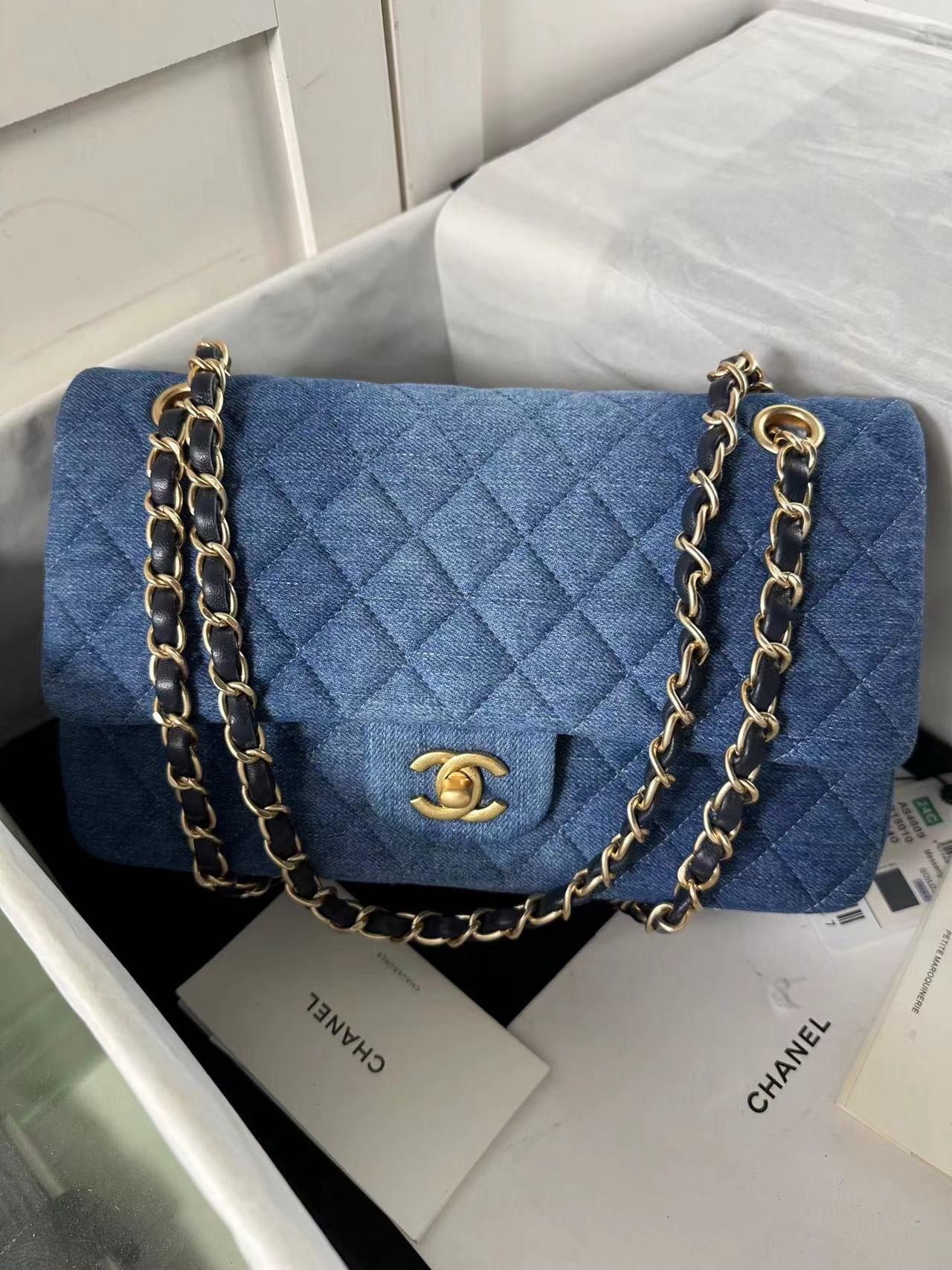 6c61bd0b71b11cd112a9eaef90f1f3a3.jpeg CHANEL - الصورة 1