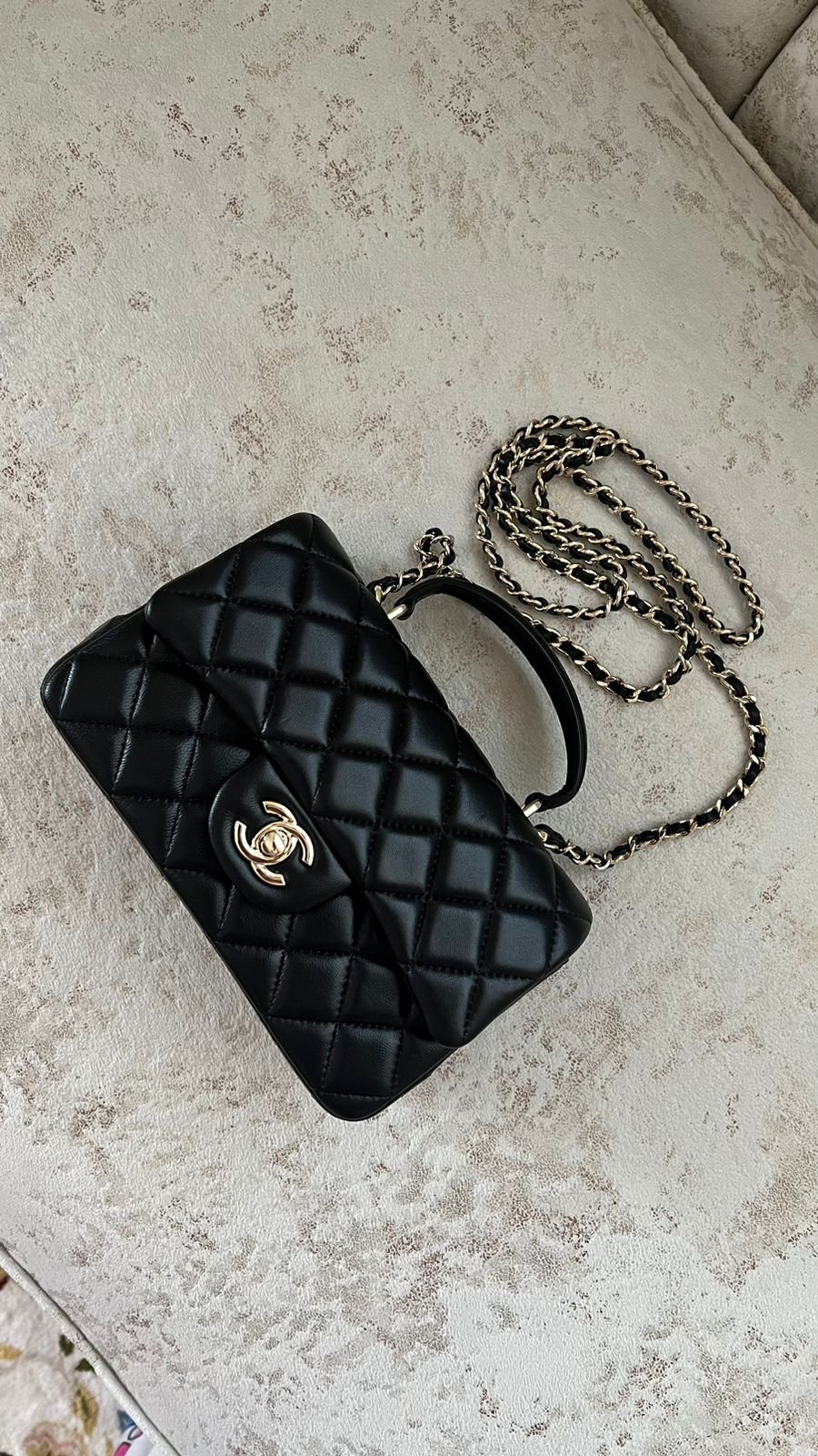 WhatsApp-Image-2024-08-05-at-3.18.37-PM-1.jpeg Chanel Mini Flap Bag - الصورة 1