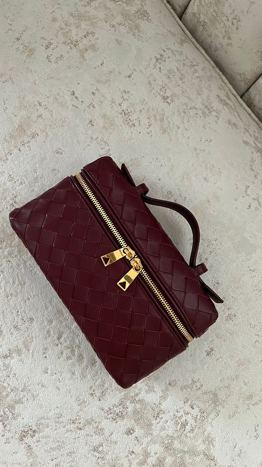 WhatsApp-Image-2024-08-11-at-9.10.56-PM-2.jpeg BOTTEGA VENETA - الصورة 1