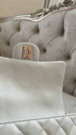 ⁦Chanel 
Mini Bag White Leather⁩ - الصورة ⁦3⁩