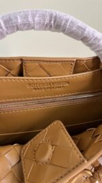 ⁦BOTTEGA VENETA⁩ - الصورة ⁦2⁩
