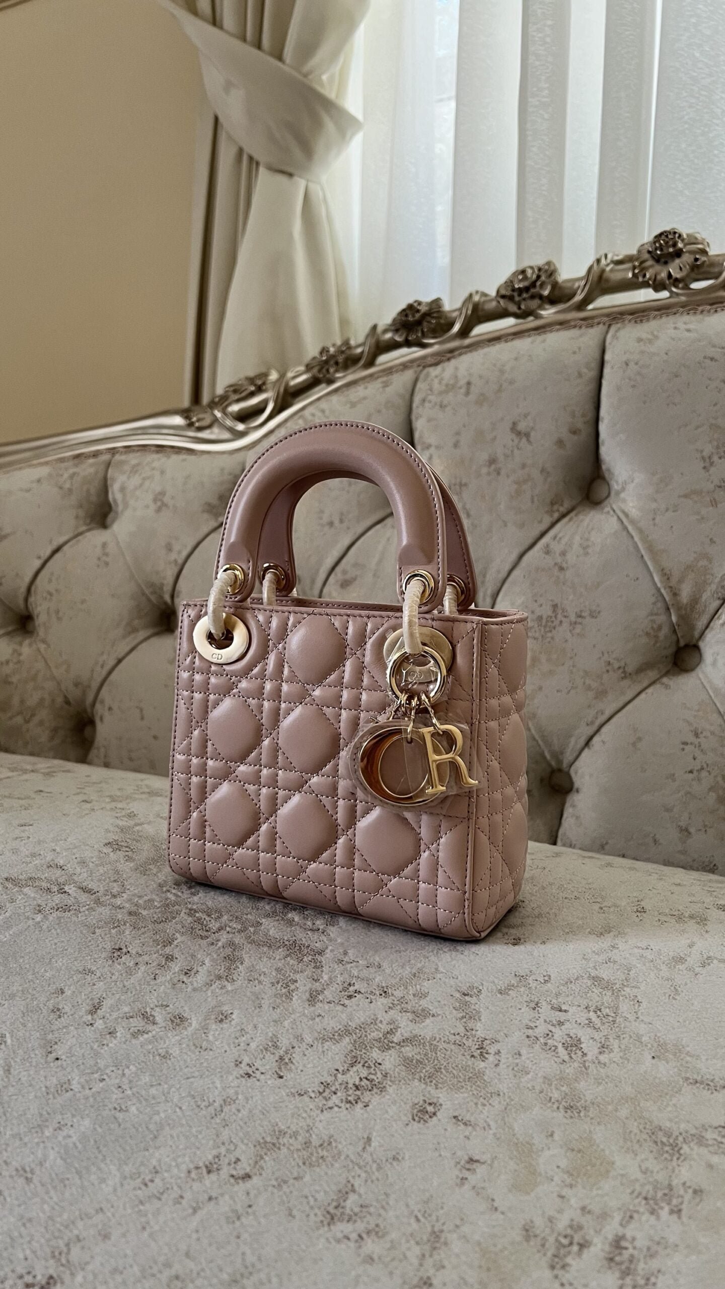 fullsizerender-3-17-scaled-1.jpeg DIOR - الصورة 1