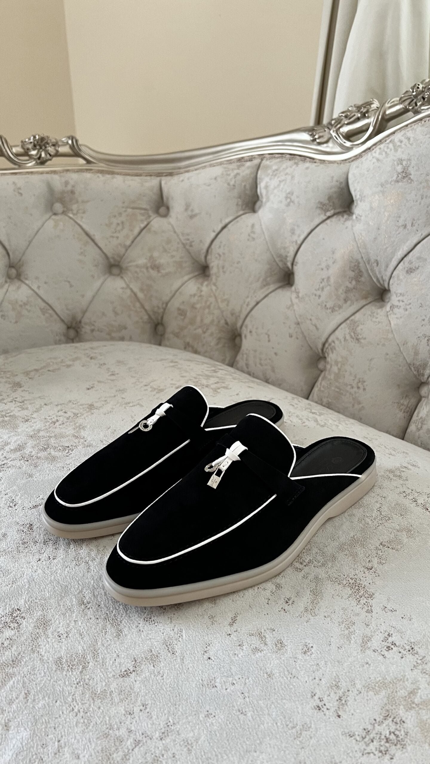 fullsizerender-5-4-scaled-1.jpeg Loro Piana - الصورة 1